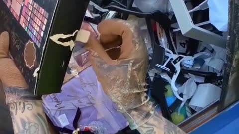 Best dumpster dives ever! Is it real. Kim Kardashians and Bebe found in the trash!!