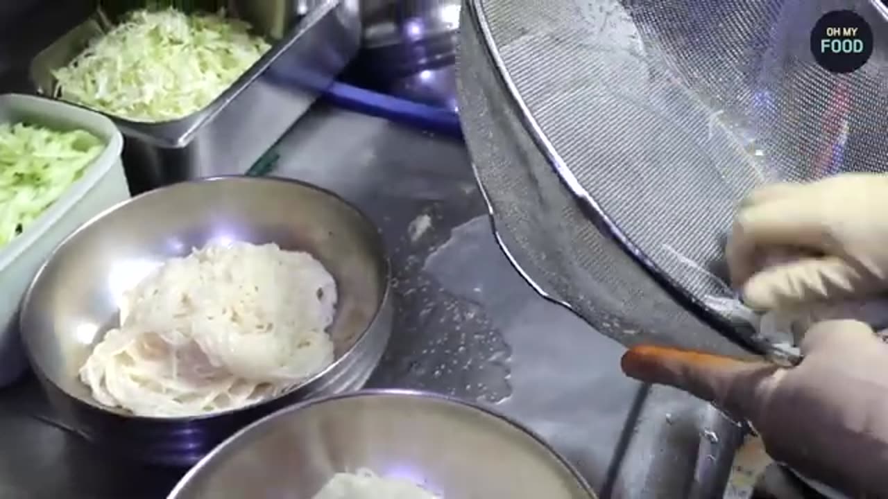 The Tteokbokki Stall That Causes Chaos 365 Days a Year! The Line Never Ends!
