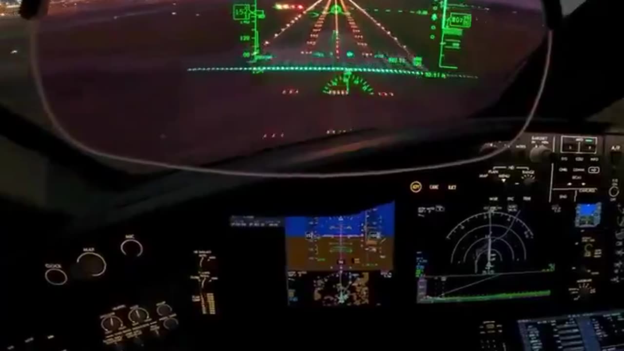 Cockpit view of a Boeing 787 landing with HUD!