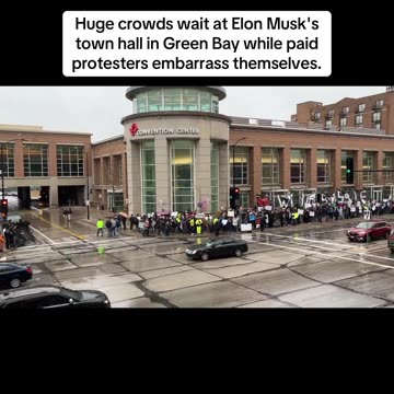 Huge crowds wait at Elon Musk's town hall in Green Bay while paid protesters embarrass themselves
