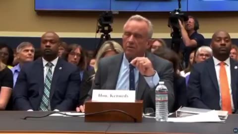 🚨MUST WATCH ~ RFK Jr. SLAMS Democrat Rep. Frank Pallone for being a shill for Big Pharma.