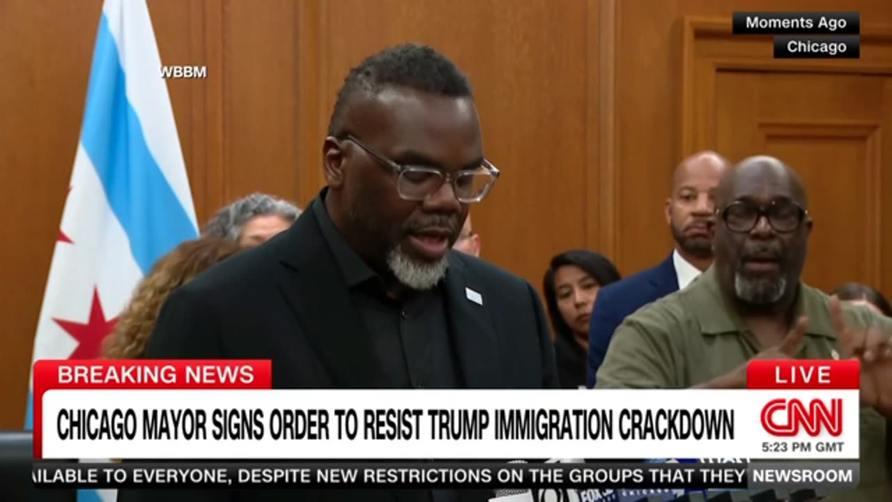 Chicago Mayor signs executive order for city to resist illegal immigration crackdown