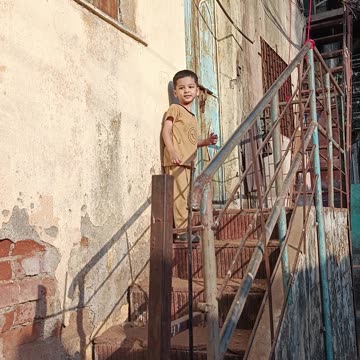 "This Small Kid Is Removing Dirt from the Slipper! #163"