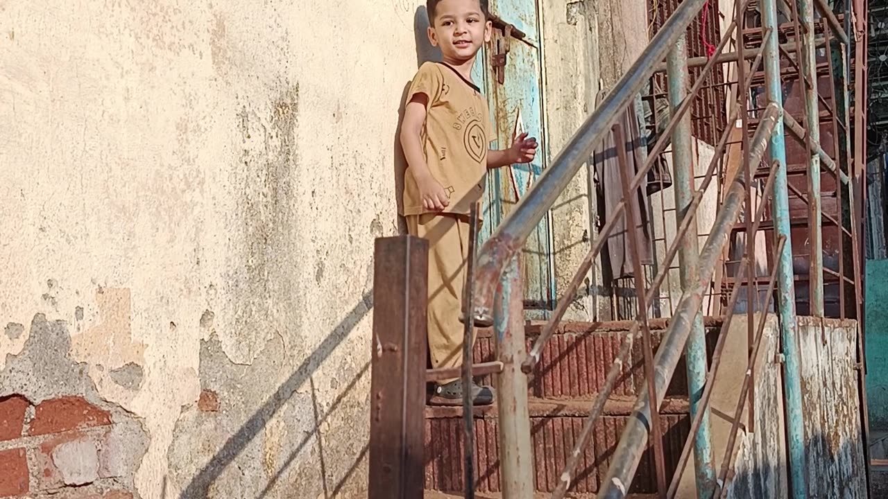 "This Small Kid Is Removing Dirt from the Slipper! #163"
