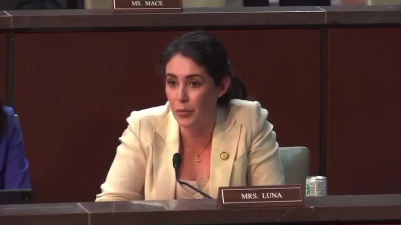 Anna Paulina Luna destroyed Gov Tim Walz for his scheduled Speech at a “No Kings” Rally