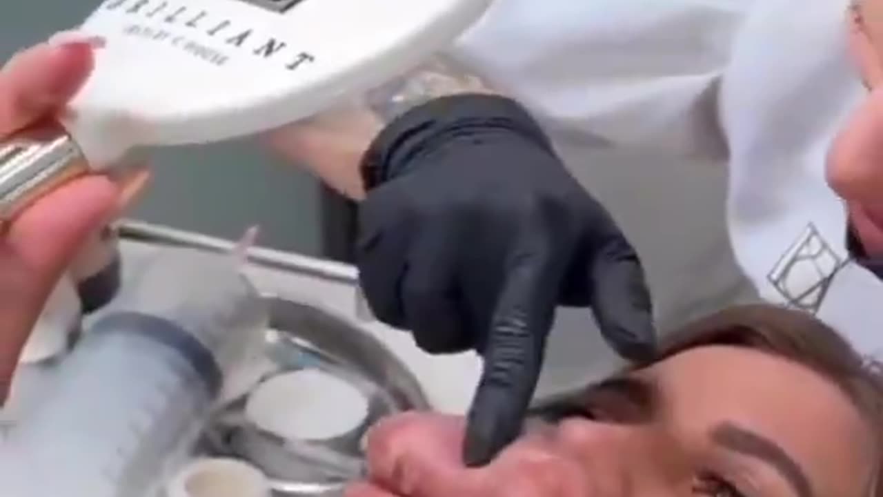 Pretty Girl turns herself into a Duckbill Platypus