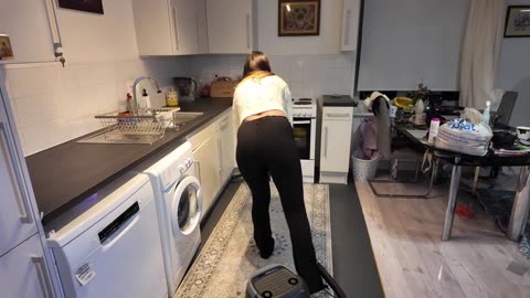 Extreme Cleaning With Julia Florence