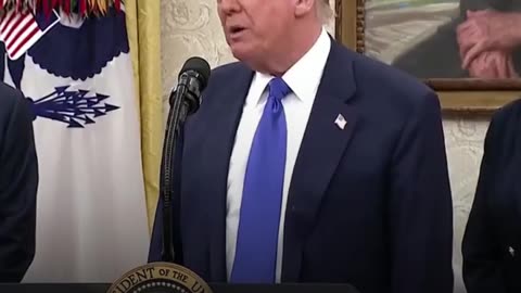 Donald Trump comenta la polémica por su imagen vestido de papa
