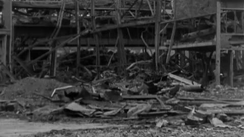 83RD ENTER LUDINGHA... - 83RD ENTER LUDINGHAUSEN, GERMANY ; CIVILIANS HAND IN RIFLES, - 111-adc-3868