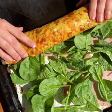 "Satisfying & Low-Carb: Egg Wrap with Tuna Delight!