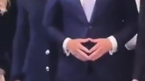 Remember the time Laura Trump had to tell Eric to chill with the masonic hand sign？