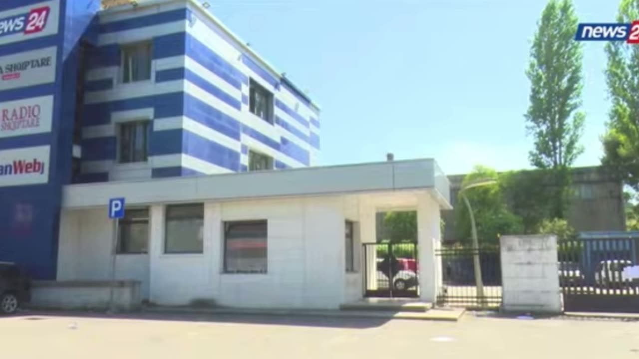 Punonjës të KAYO-s bastisin zyrat e News24