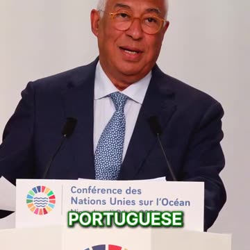 President Trum just received a jersey signed by cristiano ronaldo