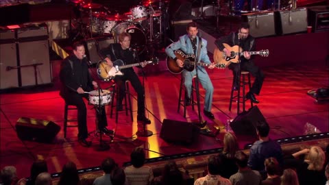 Wrong To Love You / American Boy - Chris Isaak (live)