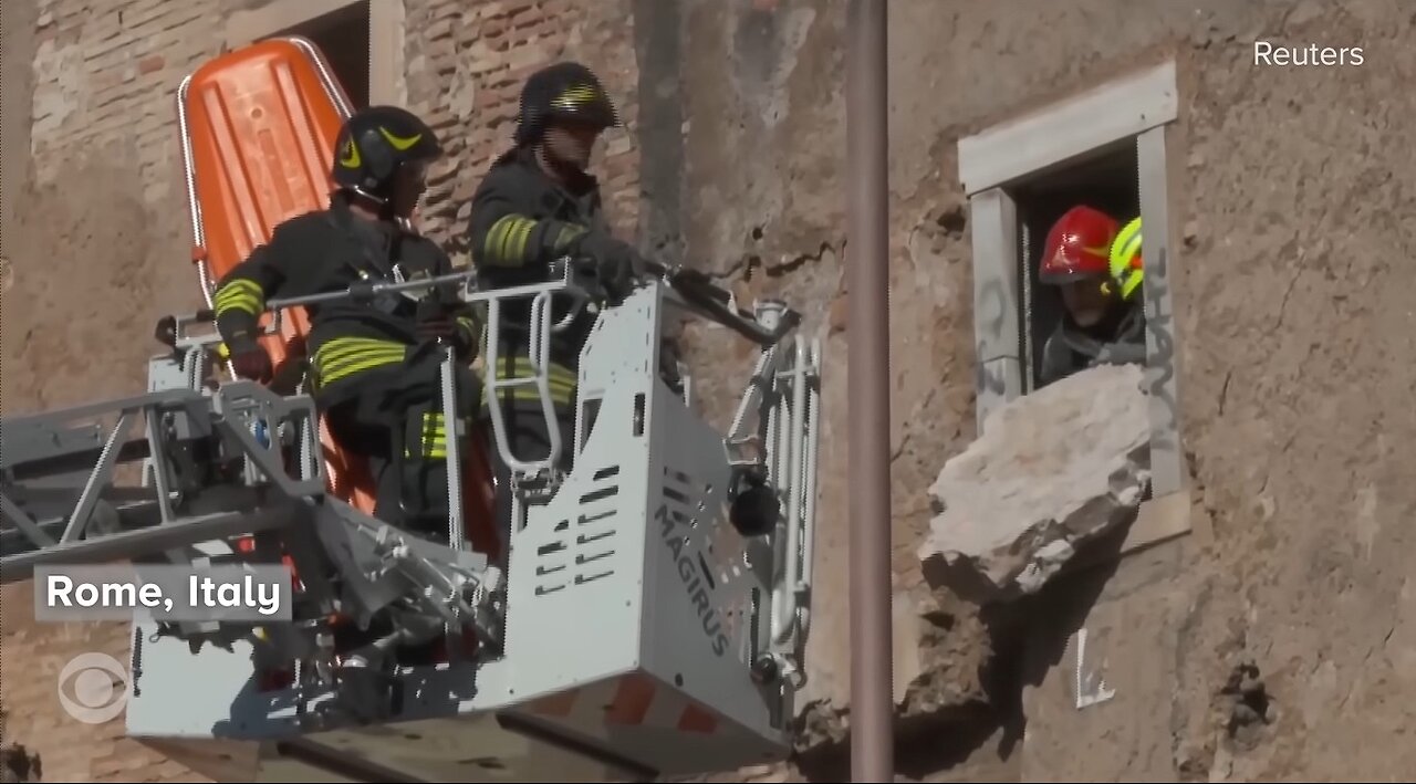 Collapse of medieval tower in Rome captured in videos