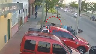 Un policía mata a un delincuente que quiso robarle la moto