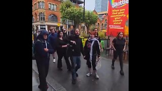 🇬🇧ENGLAND: Antifa member kept getting dragged down by his ponytail