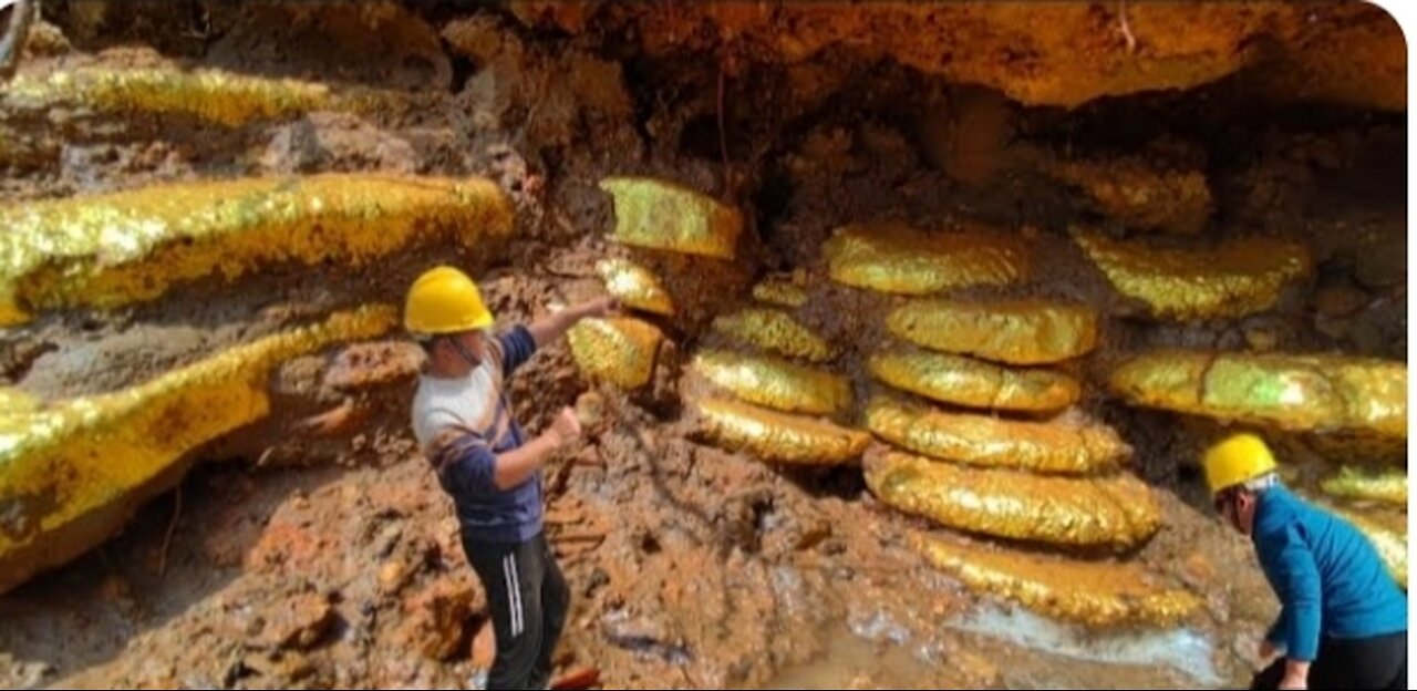 I Found Treasure Cave In The Cliff While I Was Digging For Crystal's