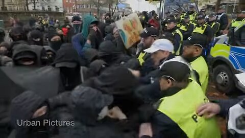 Scuffles erupt during anti-migrant demo in Bristol city centre