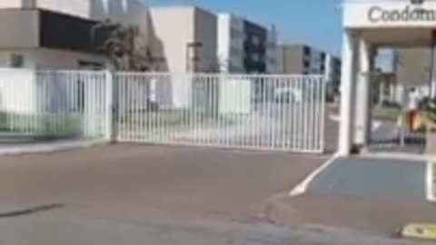 Do lixo ao luxo, do muquifo no Uruguai ao condomínio no Brasil: ¿Por qué me vine a Brasil desde Uruguay? Os auxílios do governo está atraindo muitos imigrantes ao Brasil. Eleições 2026. O capitólio foi copiado, a fraude também.