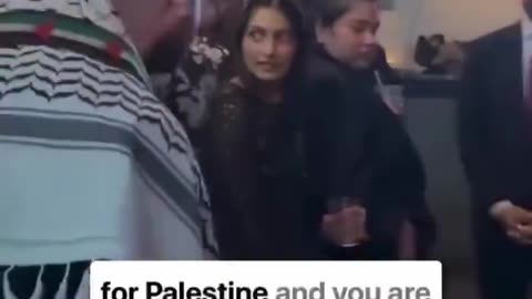 Zohran Mamdani harassed by his own supporters, just for admitting that Israel has a right to exist.