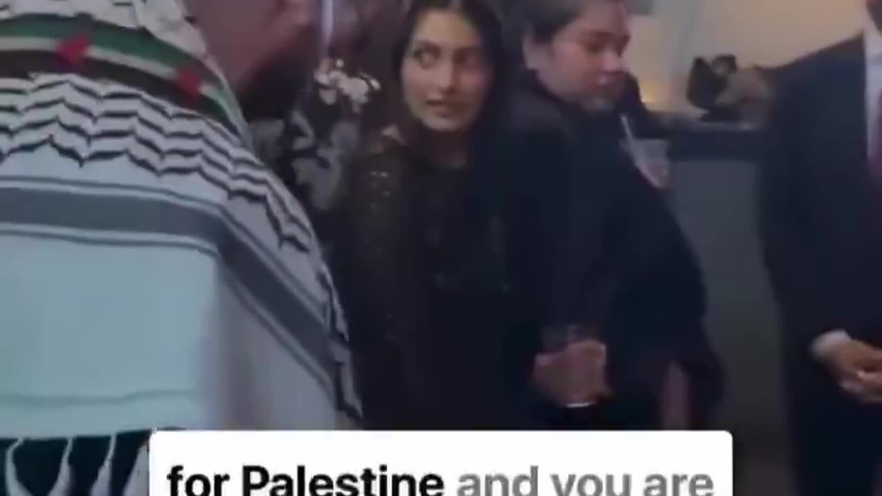 Zohran Mamdani harassed by his own supporters, just for admitting that Israel has a right to exist.