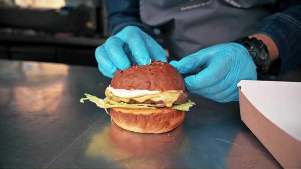 🍔 Craving the Perfect Burger? Learn How to Make It Like a Pro!