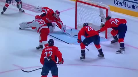 Capitals G #48 Logan Thompson nibbles a save 👀