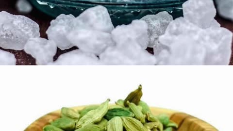 इलाइची और मिश्री साथ खाने के तीन ज़बरदस्त फायदे #health #shorts #viral #trending #like #fact #reels