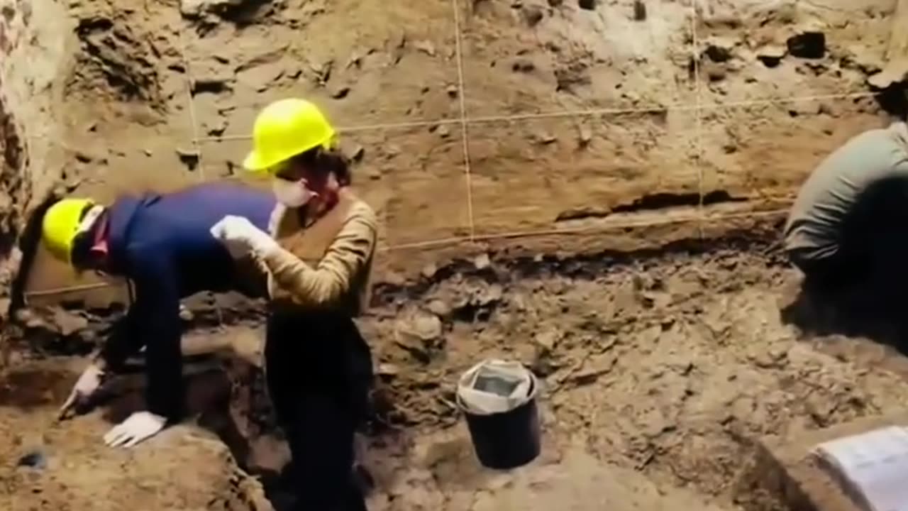 RUSSIA__Is_this_an_800_million-year-_old