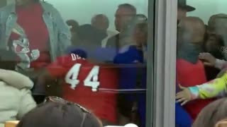 Una pelea interrumpe audiencia por asesinato en Cincinnati
