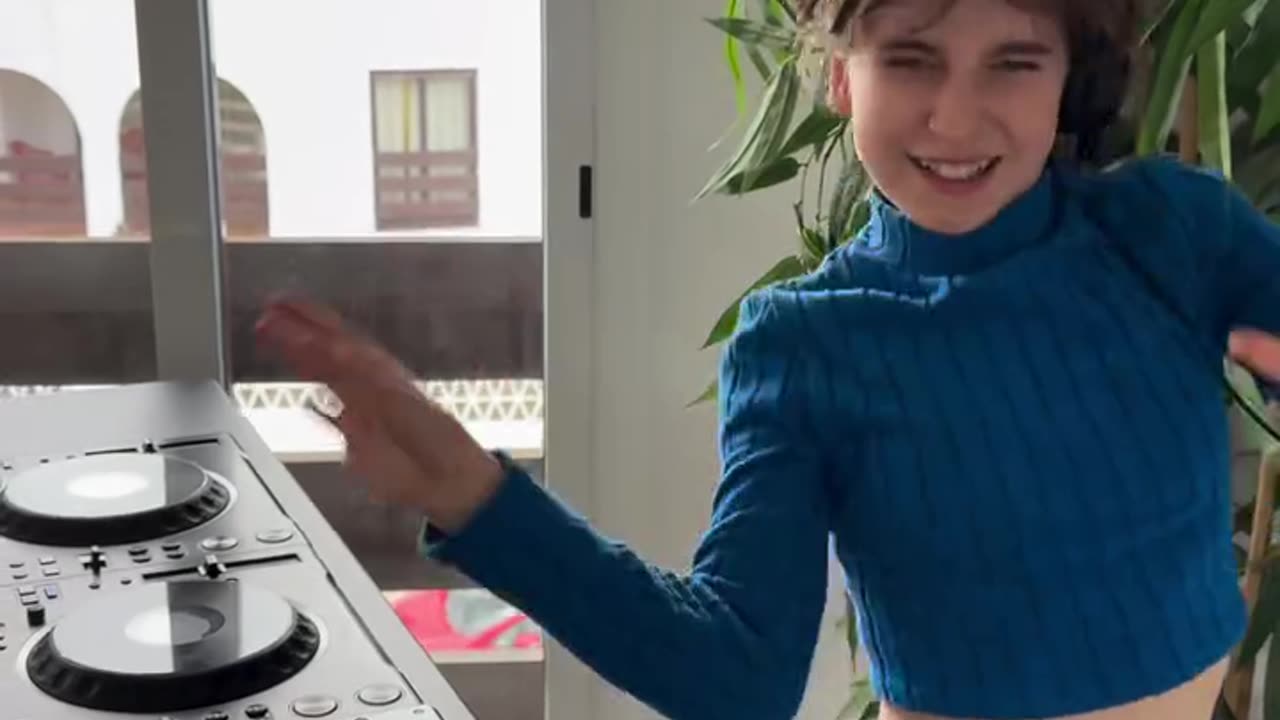 cute teen Dj Dance music