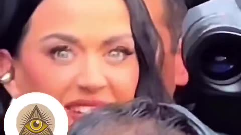 Can someone explain what’s going on with Katy Perry here?