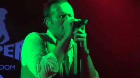 Scott Weiland covered Nirvana’s “Frances Farmer Will Have Her Revenge on Seattle” at the Viper Room