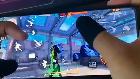 🔥 "1v4 Clutch with Handcam | Free Fire Pro Gameplay in Hindi 🔫📱"