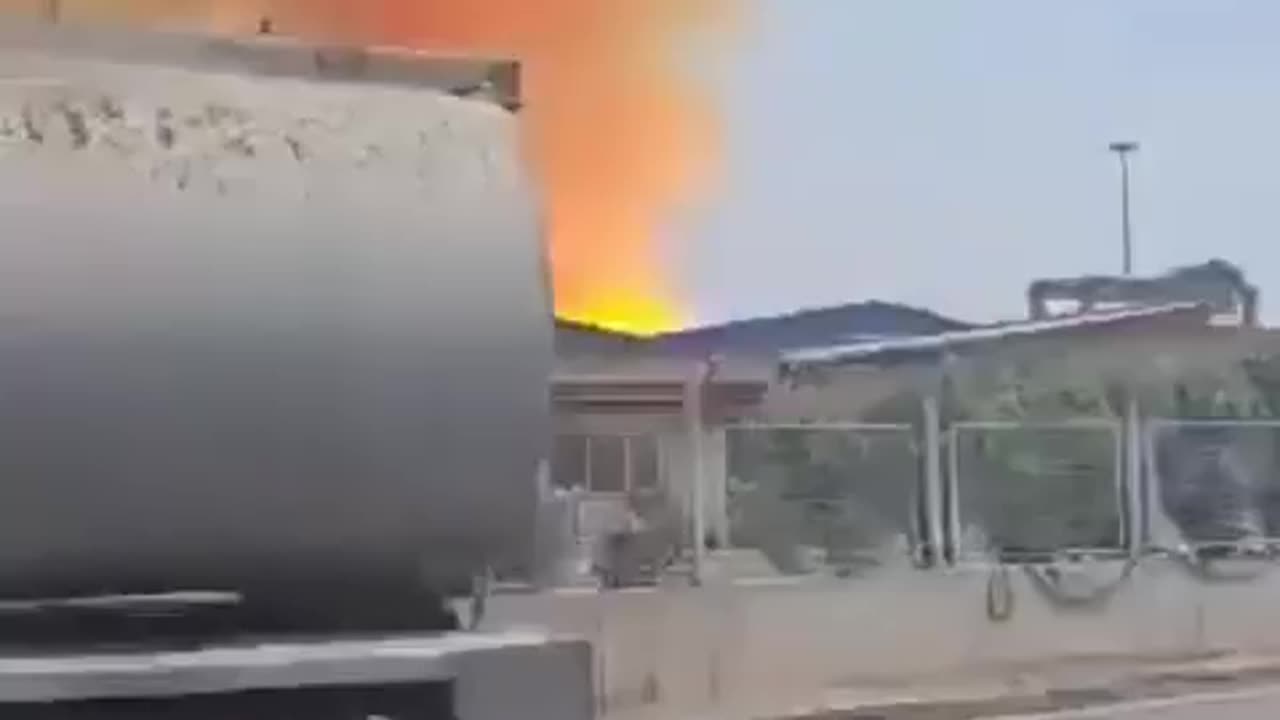 Close up footage from the Bandar Abbas explosion in Iran