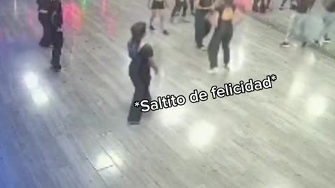 Lo mejor nunca se sube… A menos que lo grabe las cámaras de seguridad 🫢🎥 Muchas piruetas sin planea