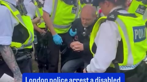 Police Arrest Veteran For Holding Flag That Offended A Few "Wrong People"