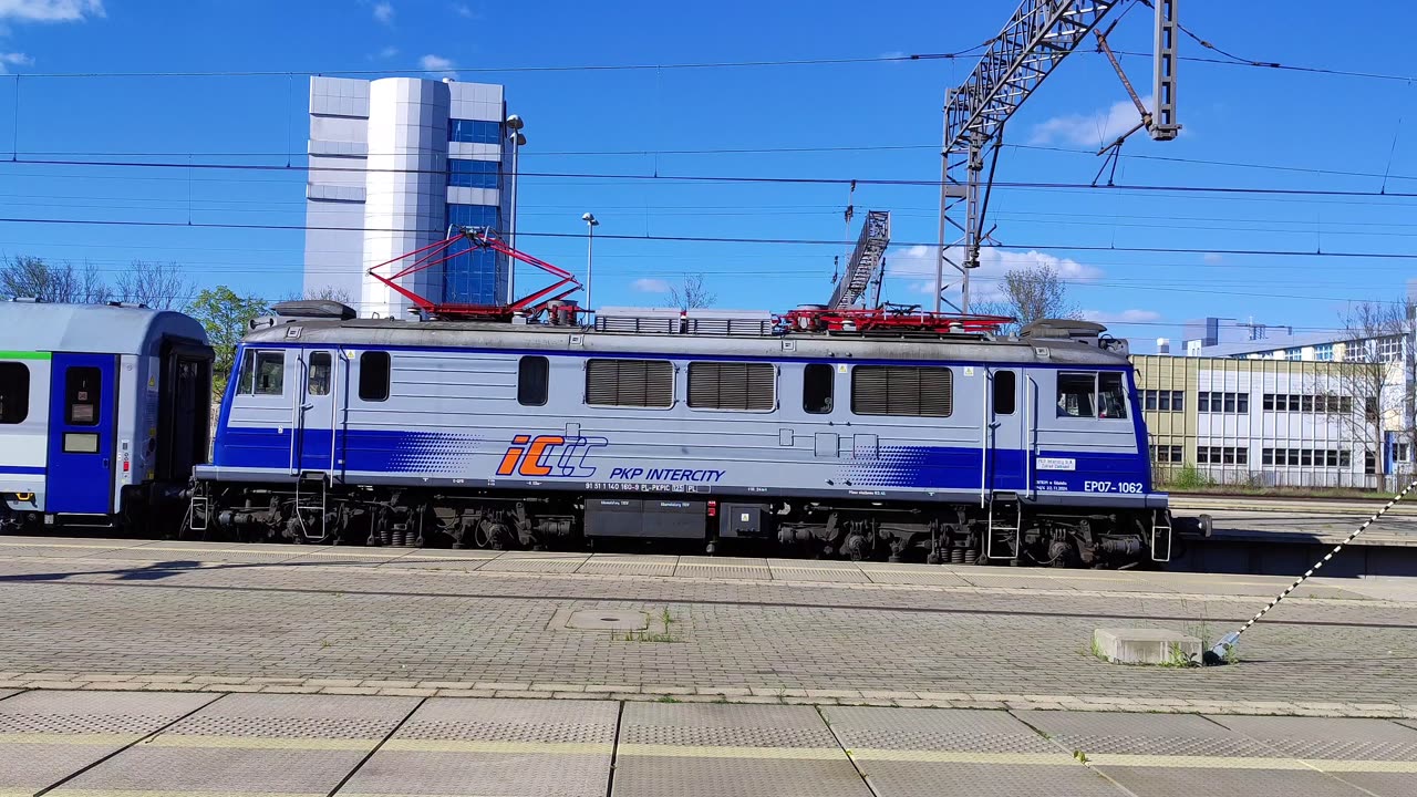 Manewry EP07-1062 na stacji Jelenia Góra