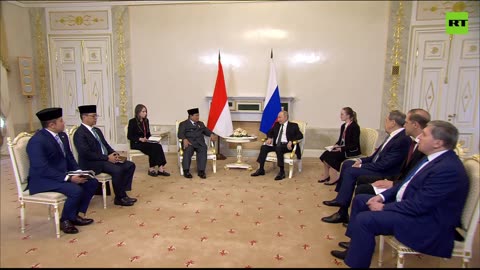 Vladimir Putin Welcomes Indonesian President Prabowo Subianto in St. Petersburg