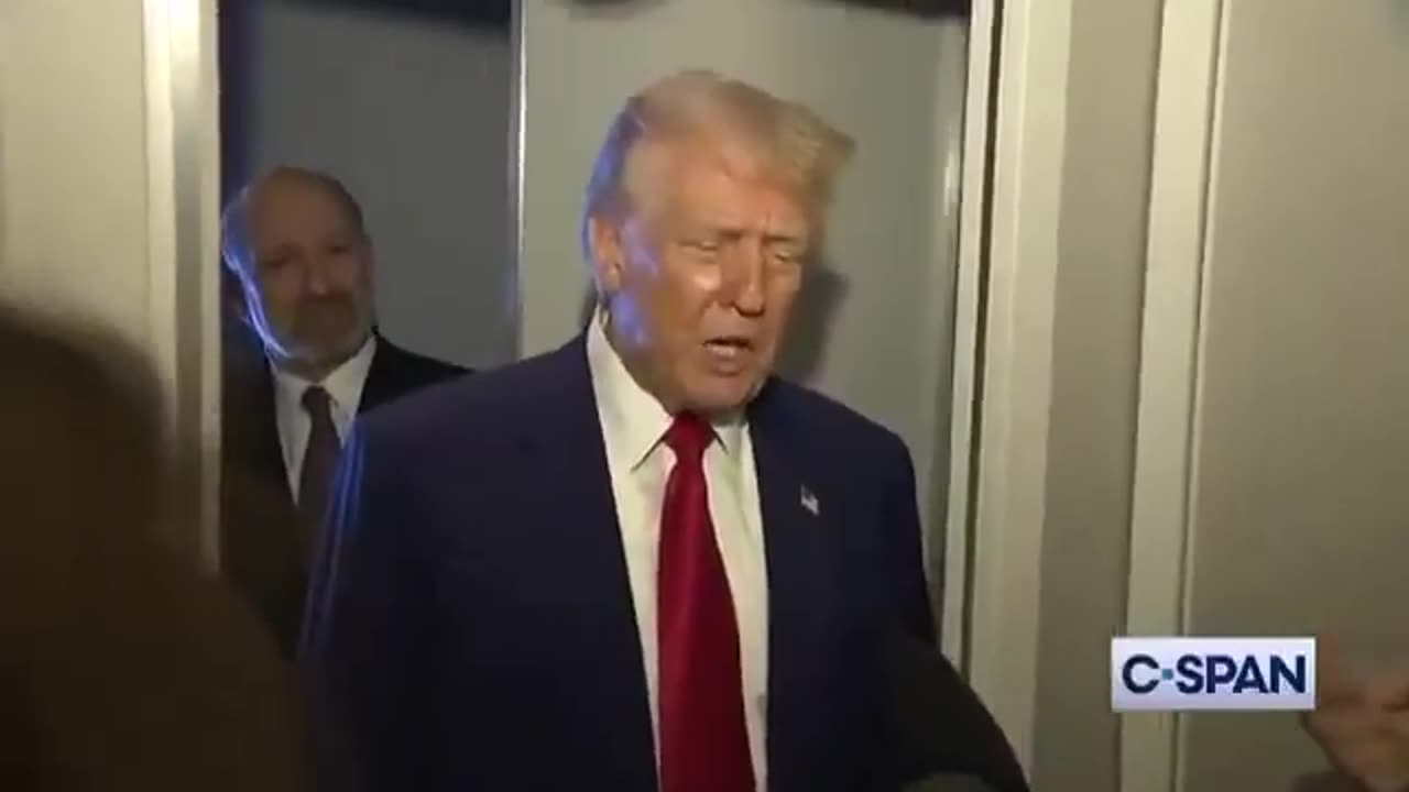 TRUMP: Luna Maternity voting I like the Idea i'm in favor of that