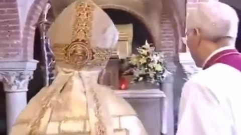 Papa Leão XIV e Papa Bento XVI