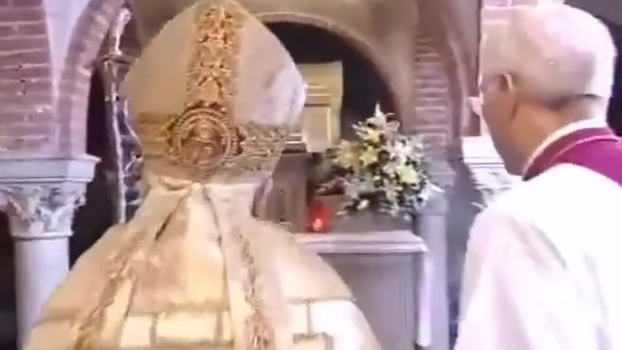 Papa Leão XIV e Papa Bento XVI