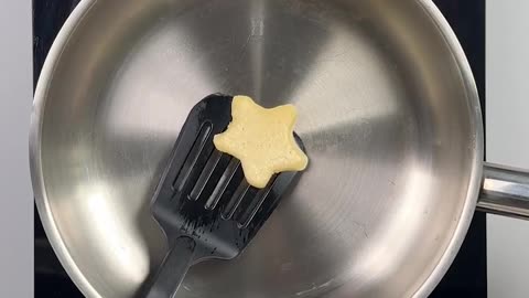 Star-shaped pancakes you'll love to make.hd