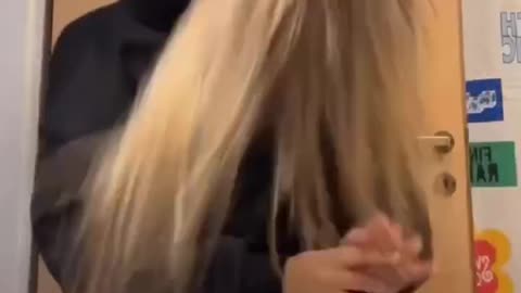 She wanted to style her hair… but ended up taking herself out 🤦‍♂️😅