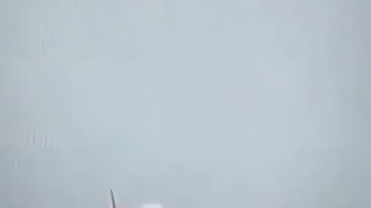 Video shows Air India plane crash _