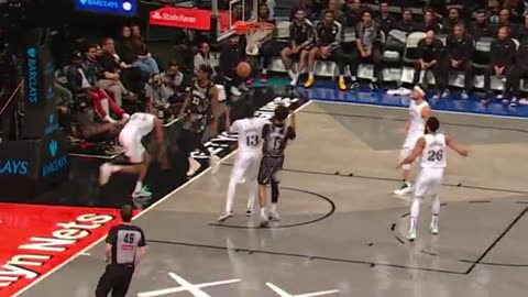 NBA KAI JONES WITH THE ATHLETIC ONE-HANDED SLAM 🤯 Finishes off the alley-oop from Dinwiddie!!