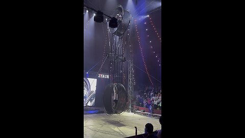 Amazing acrobatics duo spin