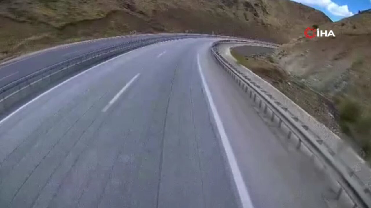 Yeni aldığı motosikletle ölüme gitti: Kaza anı araç kamerasına yansıdı