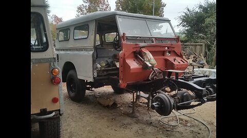Land Rover Rebuild Vid5, panel straightening prior to paint prep.